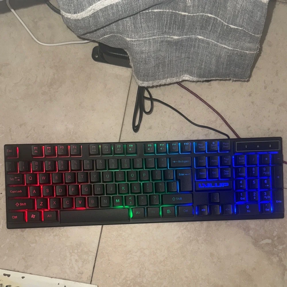 Pro Gaming Keyboard with LED Backlight - Black - Picture 5 of 7